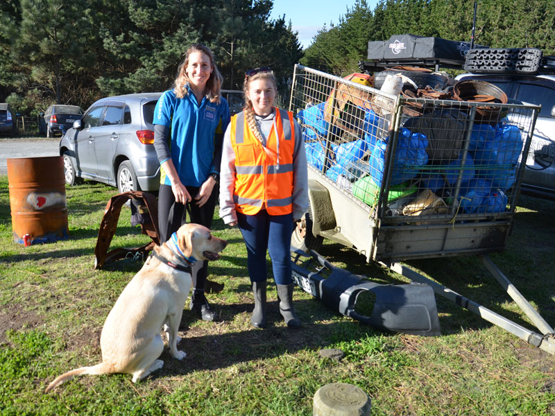 Dominik Drahoninsky with other volunteers at Muriwai Beach.